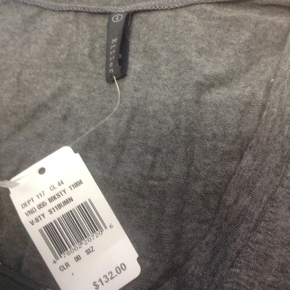 Gray v-neck t-shirt - Picture 3 of 4